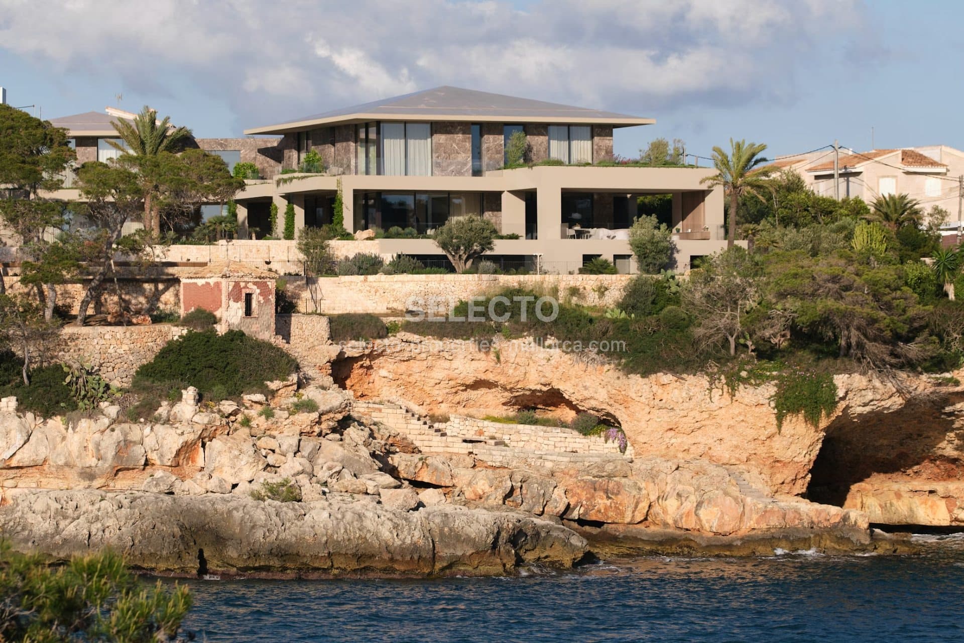 photo-1745760469700-b964b4cc8518